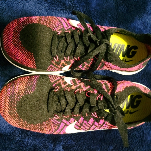 Nike Fly Knit Runners - Picture 2 of 2